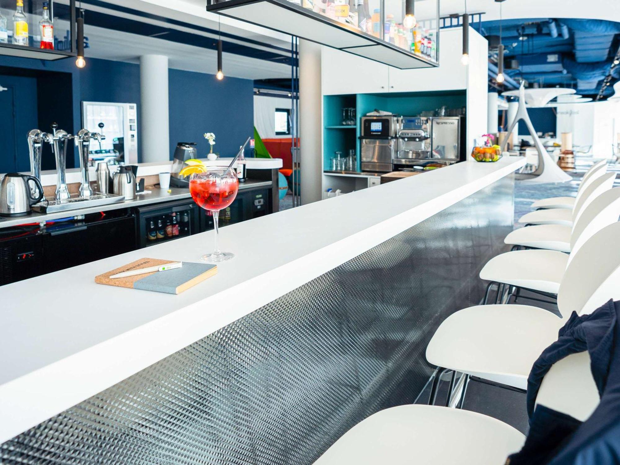 Отель Ibis Styles Paris Orly Airport Paray-Vieille-Poste Экстерьер фото