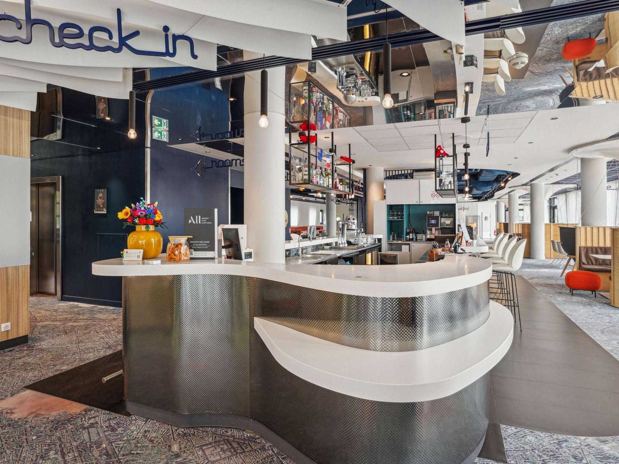 Отель Ibis Styles Paris Orly Airport Paray-Vieille-Poste Экстерьер фото