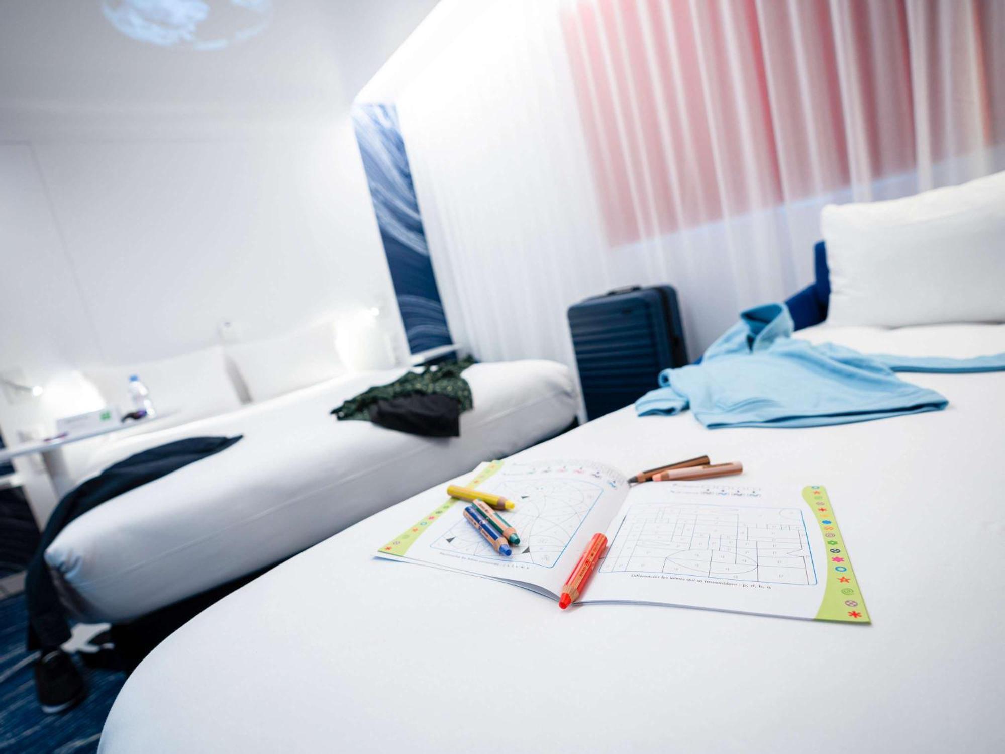 Отель Ibis Styles Paris Orly Airport Paray-Vieille-Poste Экстерьер фото